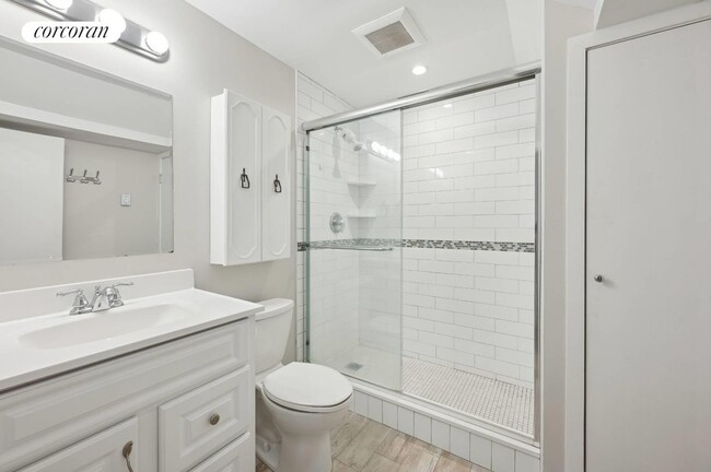 Building Photo - 400 Noyack Rd