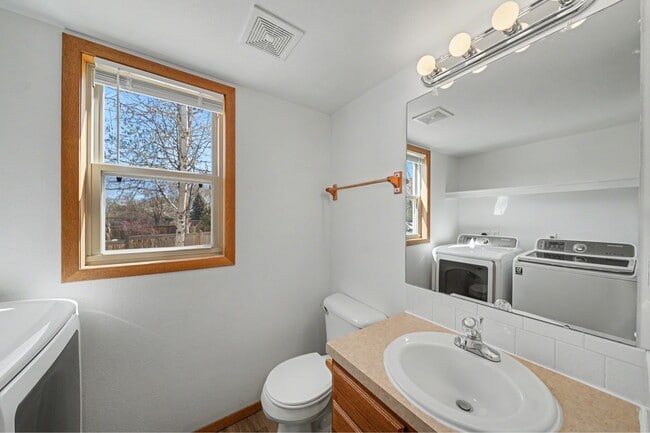 Building Photo - 2348 Forsythia Ct