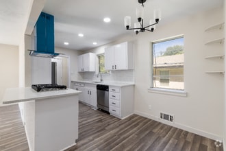 Building Photo - 529 Melrose Dr