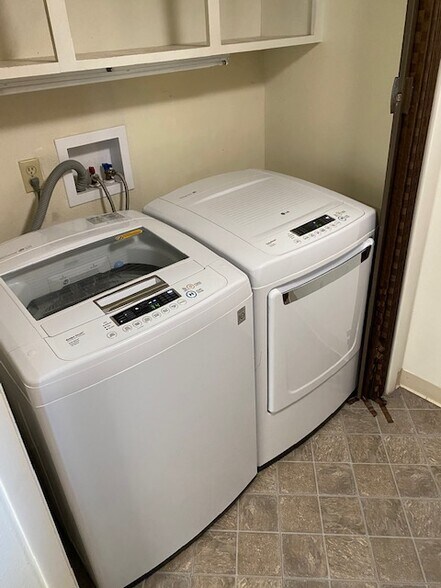 Laundry - 20667 Antrim Dr