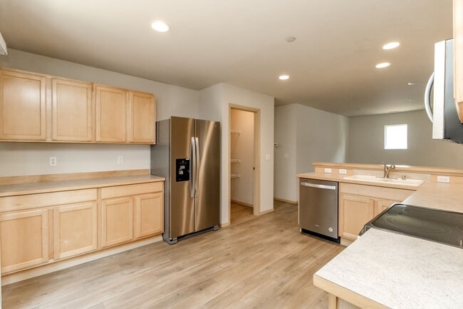 Building Photo - Fantastic DuPont Rambler with AC and Sprinkler System