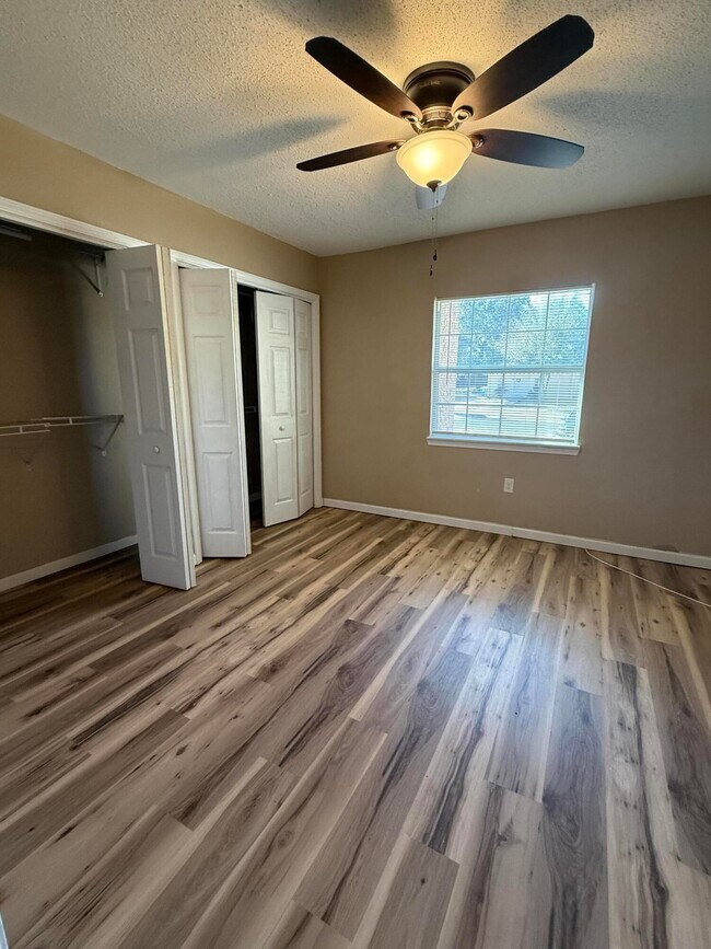 Building Photo - 607 W Sunset Blvd