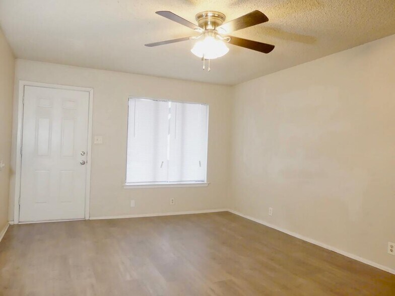 Building Photo - 1206 D NE Aspen