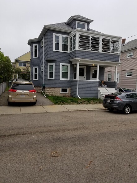 Driveway parking - 27 Rose St