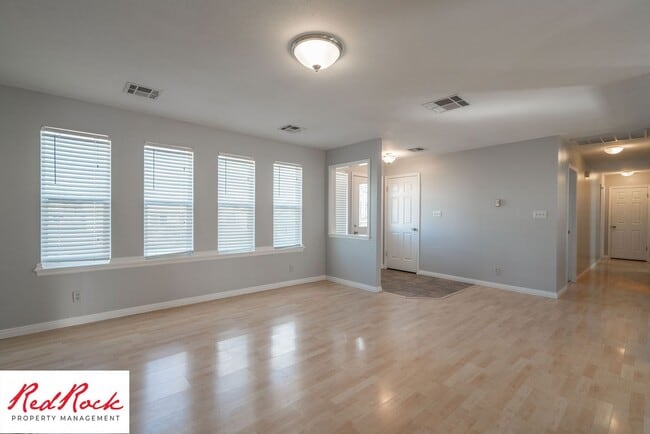 Building Photo - Bright & Spacious 3-Bed, 2-Bath Home in Wa...
