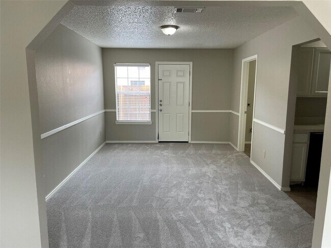 Building Photo - Trails Pl.