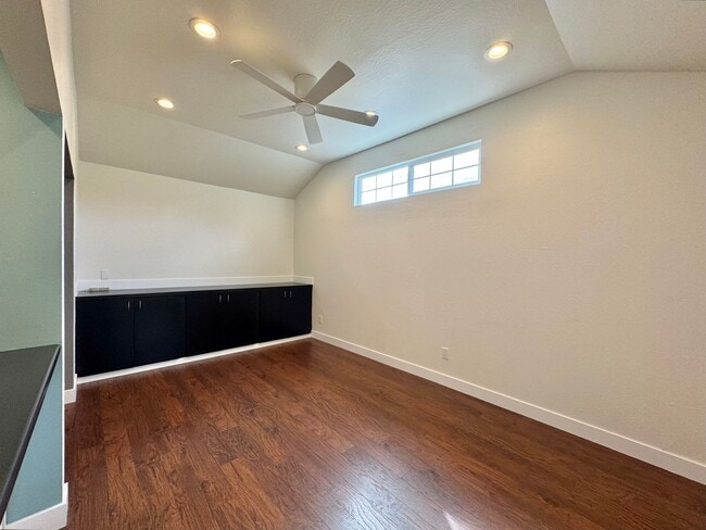 Building Photo - 3 Bedrooms, 1 1/2 Bathrooms, Classic Napa ...