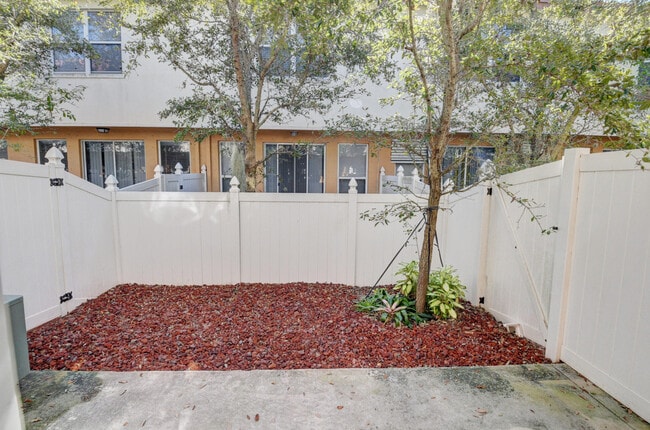 Building Photo - 121 Hemingway Ct