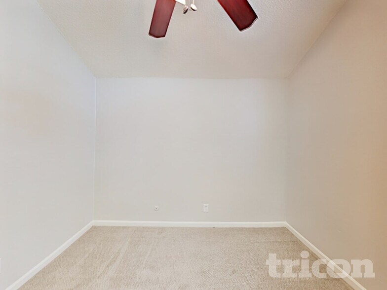 Building Photo - 5711 Calumet Dr
