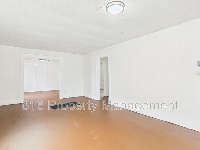 Building Photo - 411 Main St