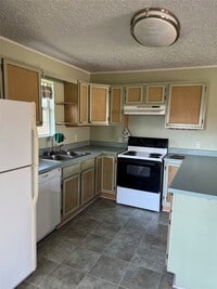 Building Photo - 3934 Fernwood Dr