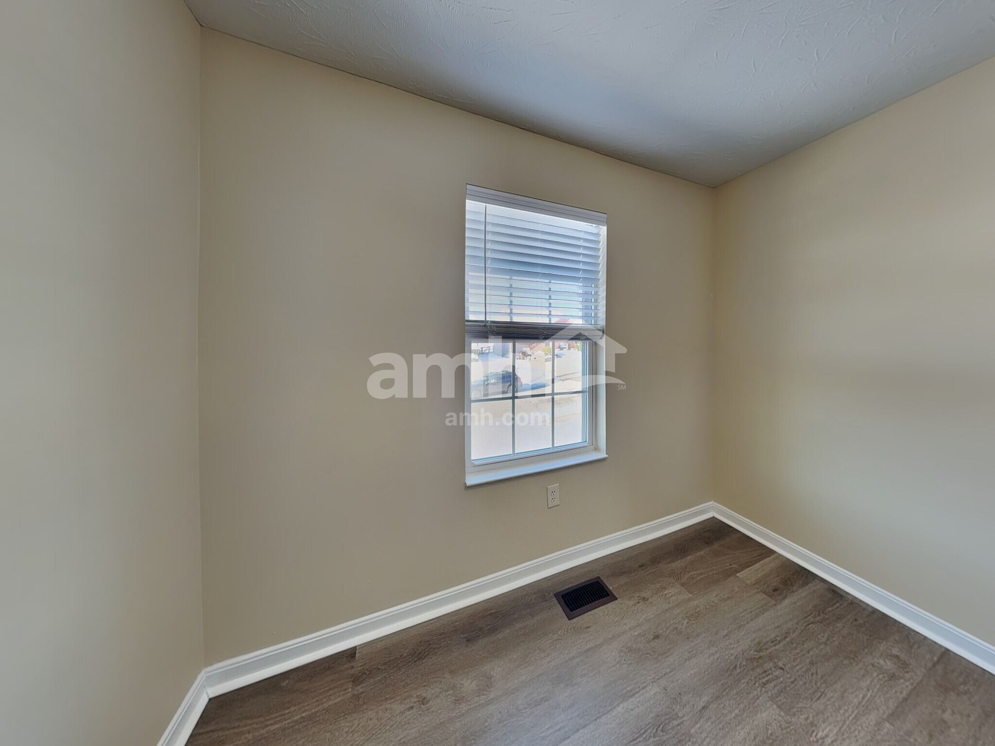 Building Photo - 1632 Raintree Ct