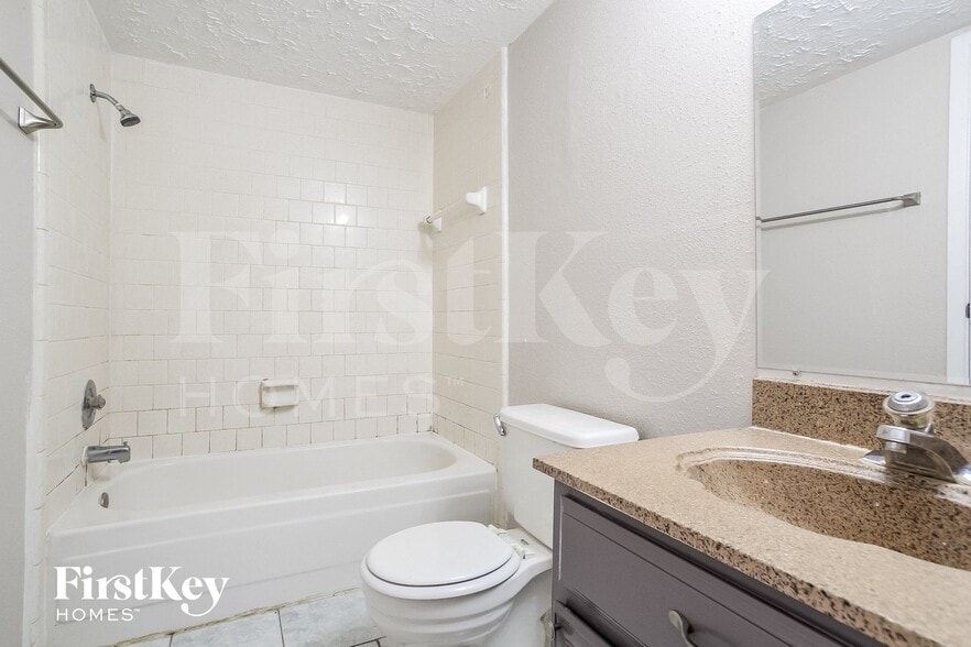 Building Photo - 22219 Diane Dr