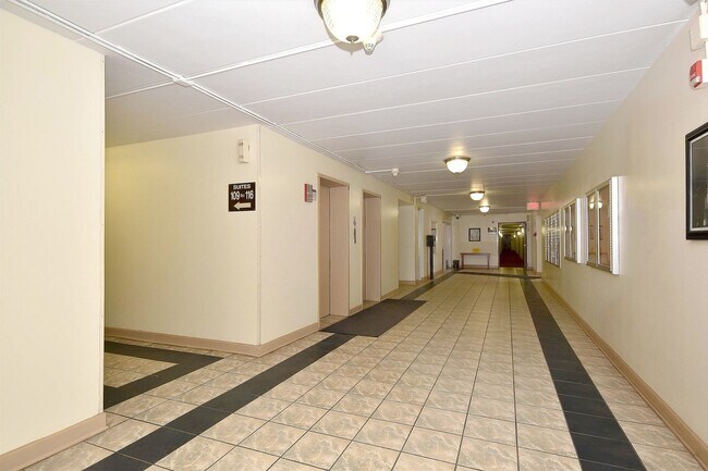 Building Photo - 220 S Roselle Rd
