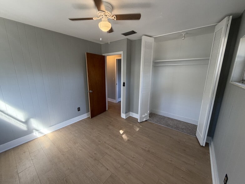 Building Photo - 703 NE 6th Pl