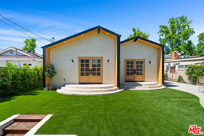 Building Photo - 14742 Weddington St