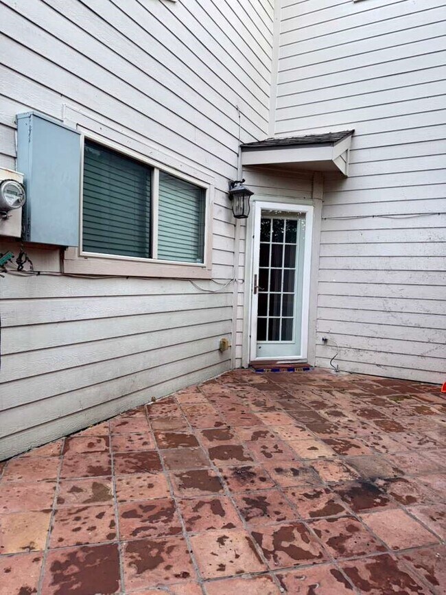 Building Photo - 9353 Westwood Village Dr