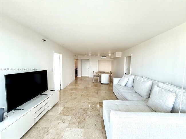 Building Photo - 20505 E Country Club Dr