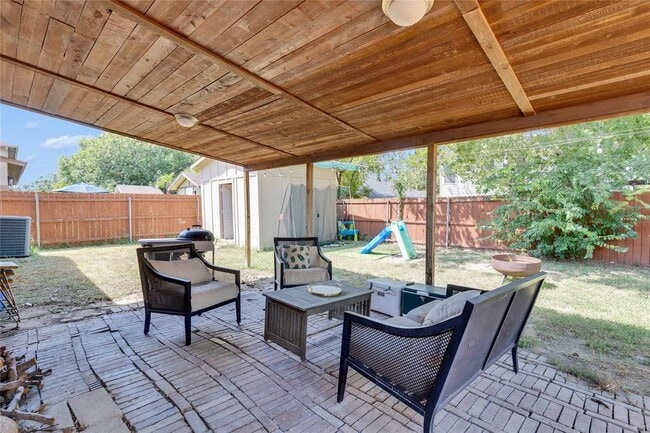 Building Photo - 6612 Piedras Blanco Dr