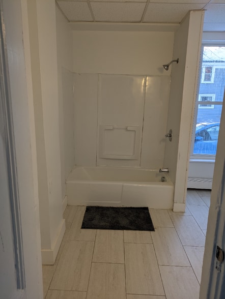 Building Photo - 148 Bartlett St