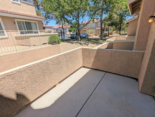 Building Photo - 9901 Trailwood Dr