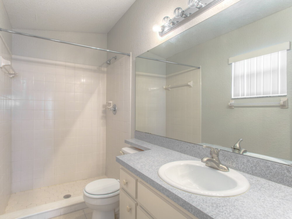 Building Photo - 4944 Palm View Dr N
