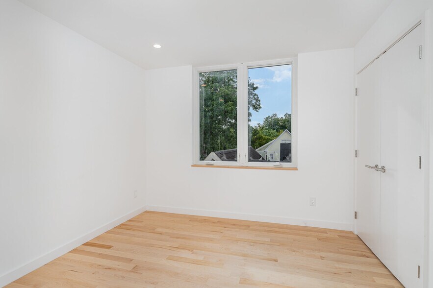 Building Photo - 515 W Lenoir St