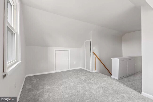 Building Photo - Picture-Perfect 2 Bedroom Home!