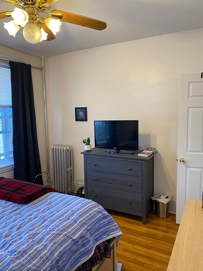 Building Photo - Beautiful renovated unit in Brighton available July 1st!