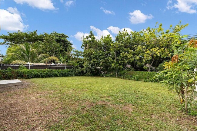 Building Photo - 3413 SW 12th Ct
