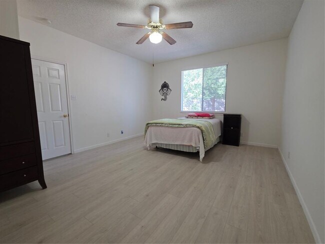 Building Photo - 16800 Tomcat Dr