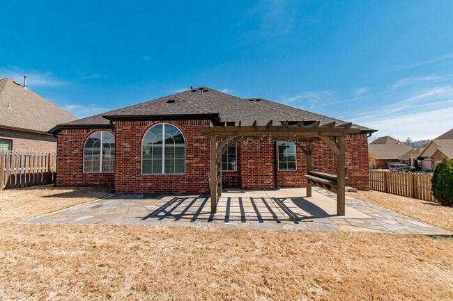 Building Photo - Like New 3 Bedroom Home near Stonebridge M...
