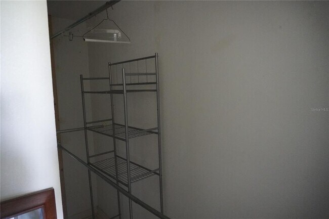Building Photo - 333 N Lake Howard Dr