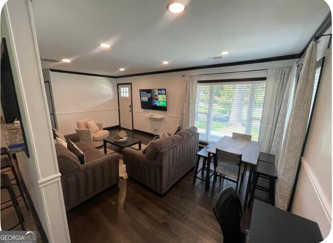 Building Photo - 2597 Glenvalley Dr