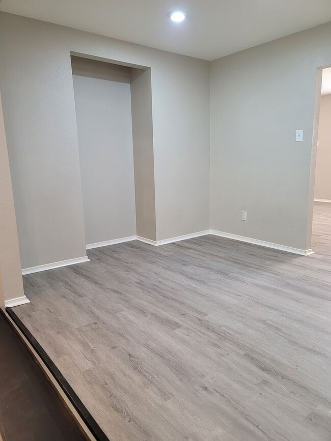 Building Photo - 4/2/2 TOTALLY renovated home