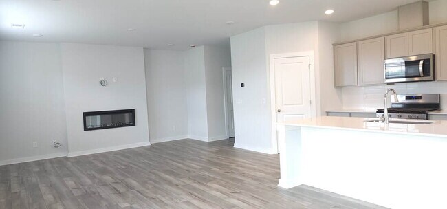 Building Photo - Beautiful 2025-Built Home in a Desirable Newer Neighborhood!