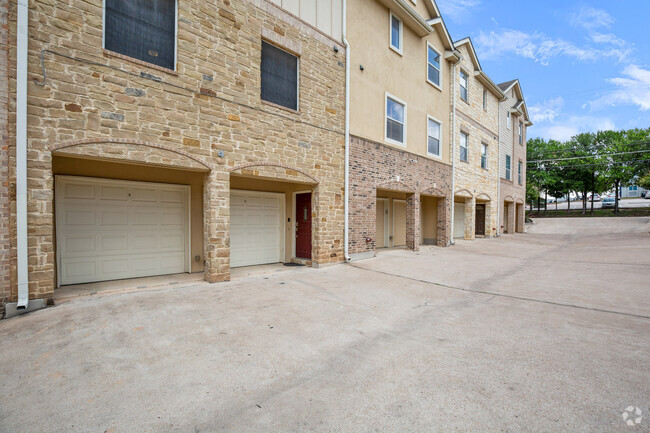 Building Photo - 1402 Parker Lane #4