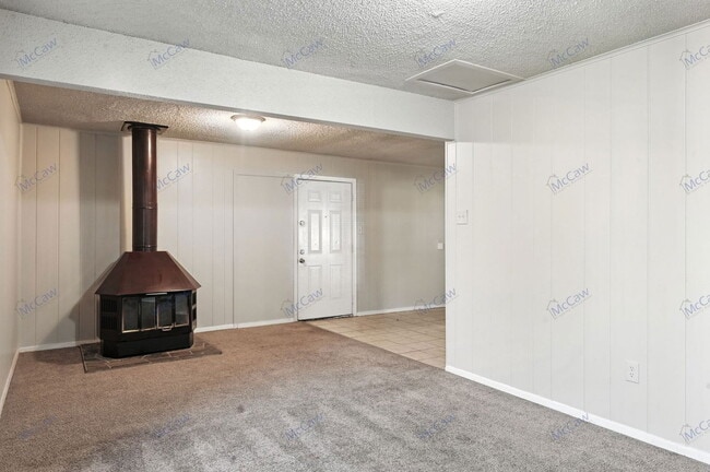 Building Photo - 425 Highcrest Dr