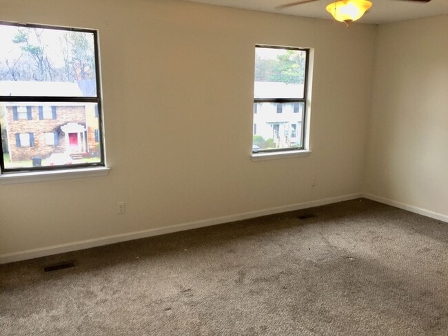 Building Photo - NOW AVAILABLE!! MOVE IN SPECIAL