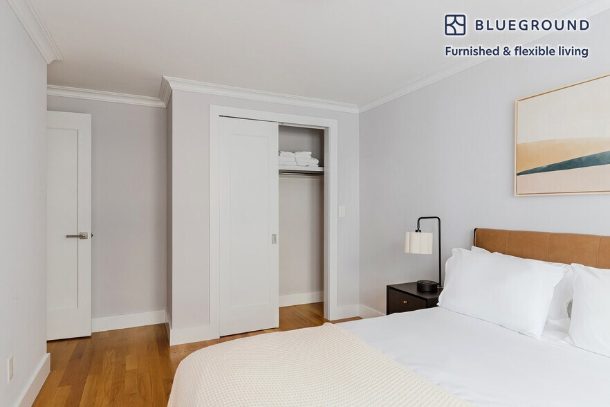 Building Photo - 50 W 97th St