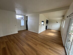 Building Photo - Recently Renovated 3 bed 2 bath home in La...