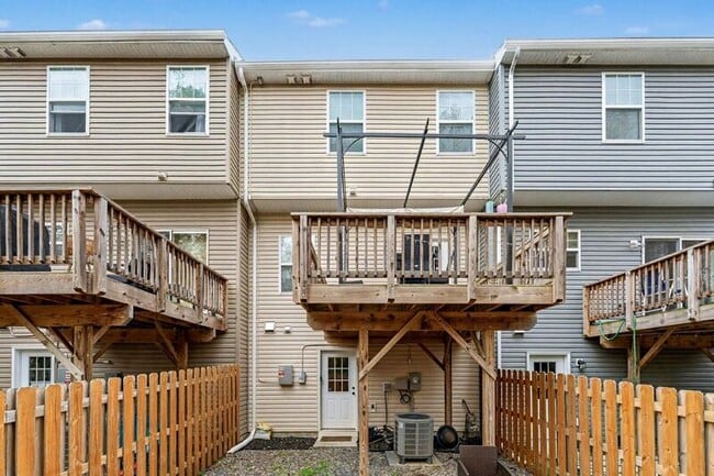 Building Photo - 2444 Drake Ln