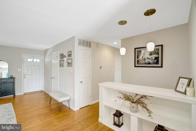Building Photo - 6510 Carriage Dr