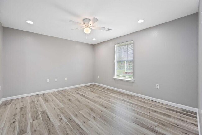 Building Photo - 1728 Connorvale Rd