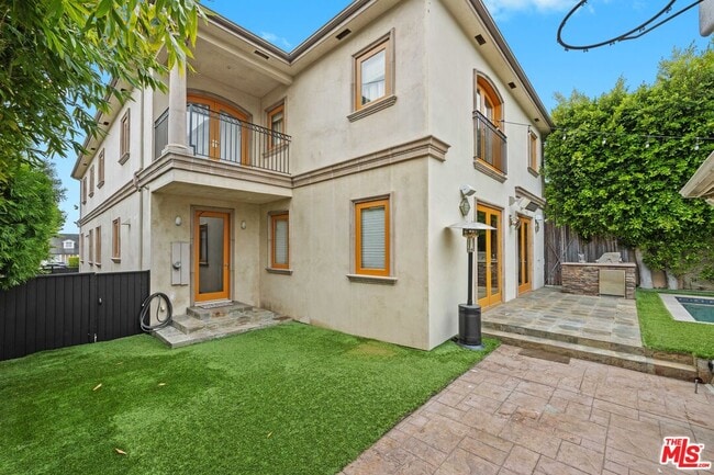 Building Photo - 9033 Cresta Dr