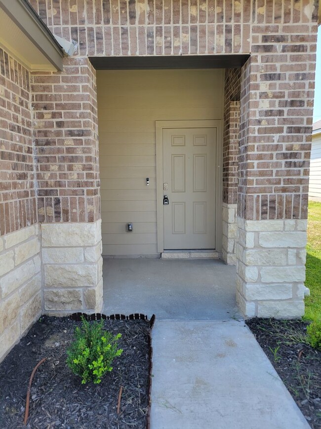 Building Photo - Large Open Floorplan with 3 Br in Killeen ...