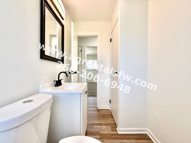 Building Photo - 3 Bedroom House