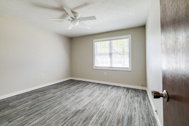 Building Photo - Cozy 2BR Duplex with Fenced Yard in Convenient Rincon Location