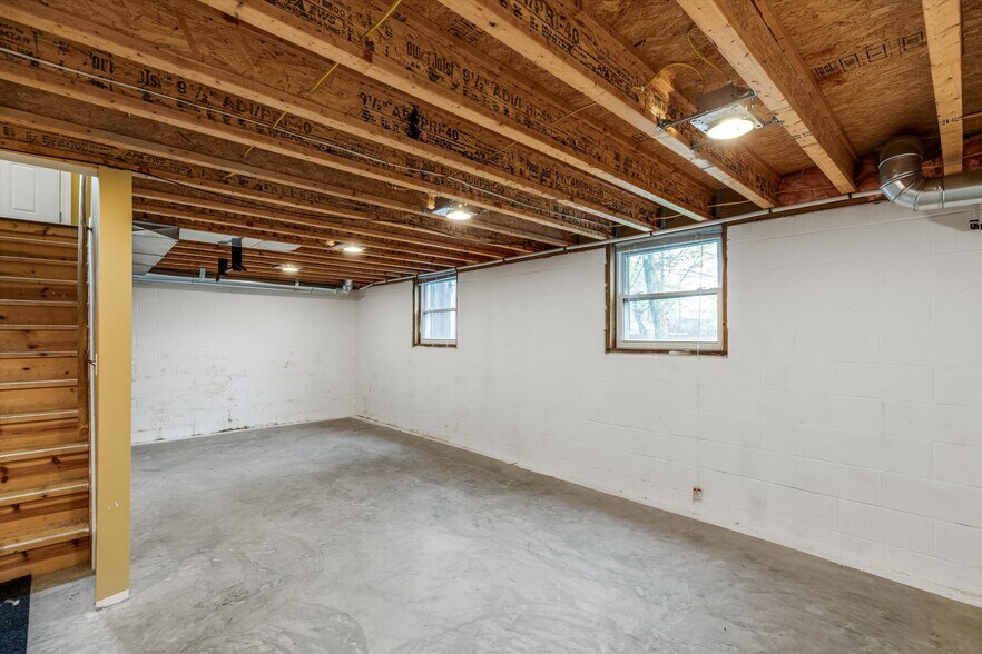 Building Photo - 854 Brooklawn Dr