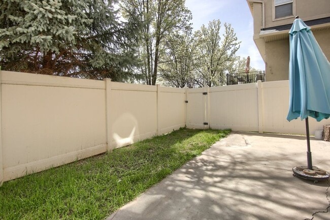 Building Photo - 3 Bedroom / 3.5 Bathroom Townhome in Millc...
